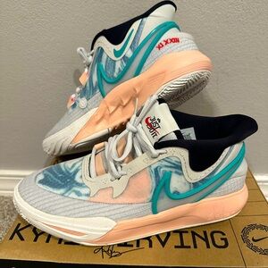 NIB Kyrie 8 Go Chinese New Year. Youth 7 (Men’s 7, W 8.5)